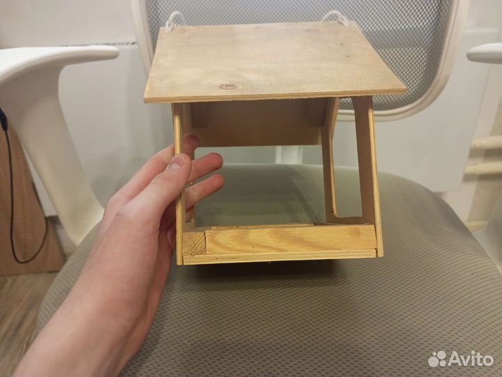 Кормушка для птиц из дерева