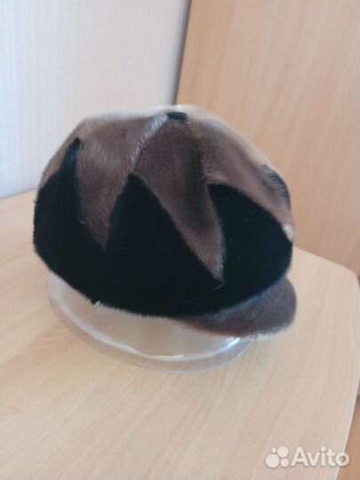 Женская кепка из меха нерпы