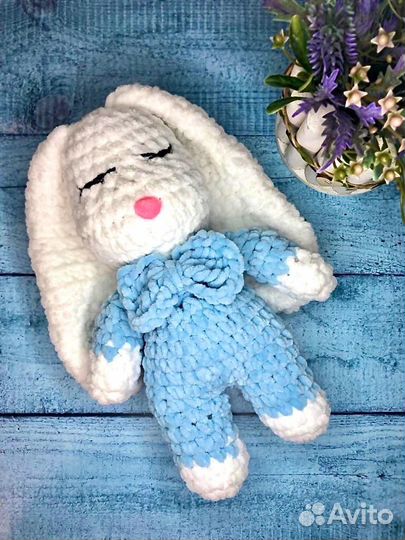 Зайка вязанная игрушка ручной работы