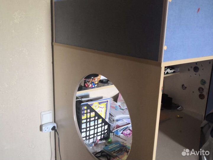 Кровать чердак со столом и шкафом