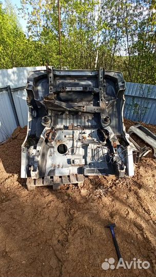 Nissan pathfinder r50, задняя часть,с порогами