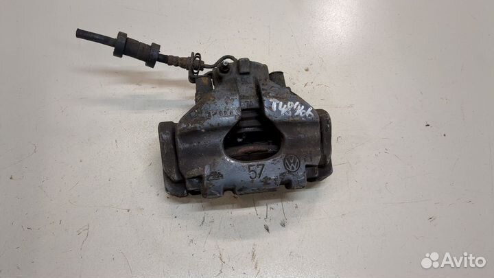 Суппорт правый передний Volkswagen Transporter 4