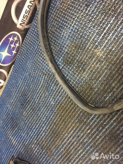 Уплотнитель двери передний правый Volkswagen