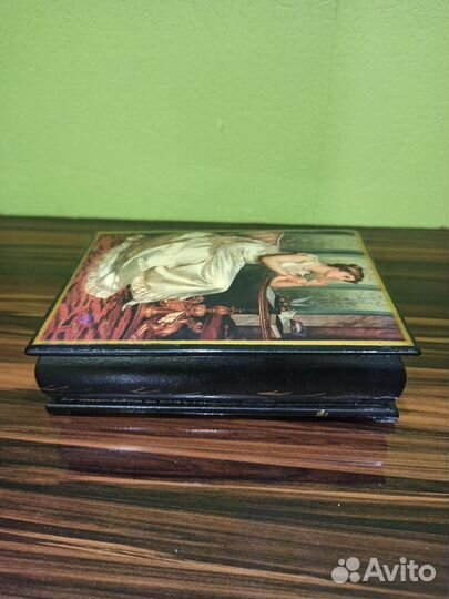 Деревянная ретро шкатулка