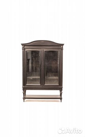 Антикварный книжный шкаф