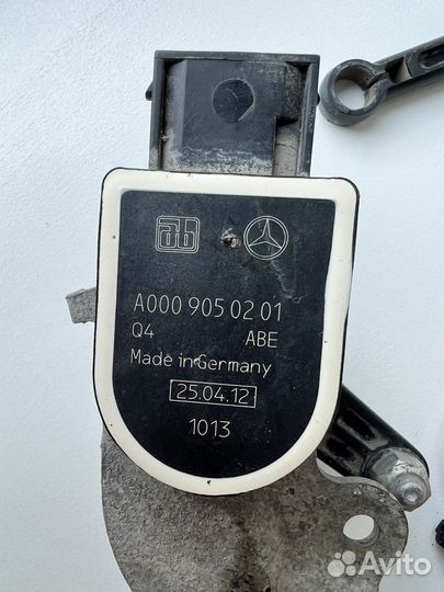 Датчик регулировки положения фар Mercedes w204