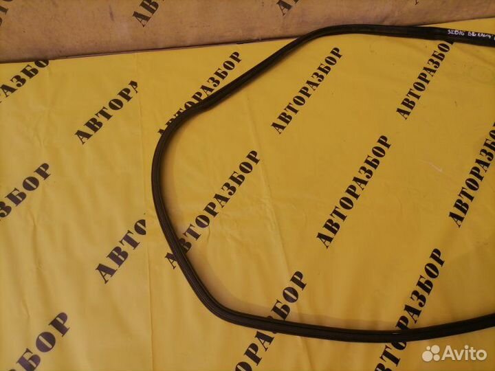Уплотнитель резиновый Toyota Rav4 40 2013-2019 2.0
