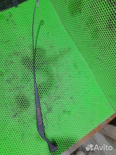 Поводок дворника правый Mitsubishi Lancer 9 Лансер