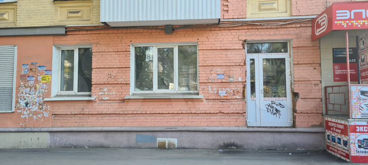 С отдельным входом на ул. Победы у метро