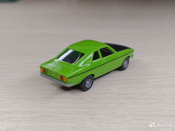 A26.4) Opel Manta (1970-1988) зелёный