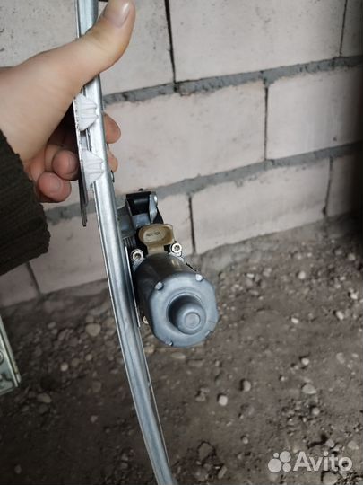 Стеклоподъемник электрический задние