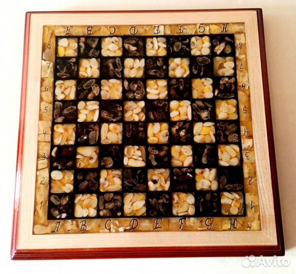 Шахматы из янтаря