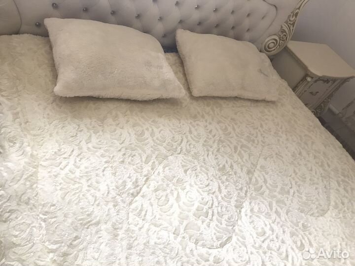 Пледы и покрывало