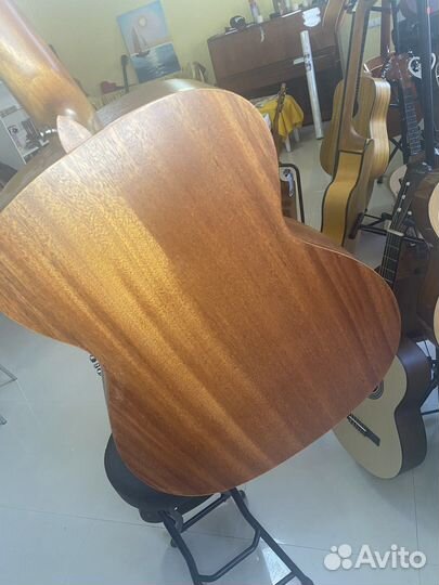 Акустическая гитара
