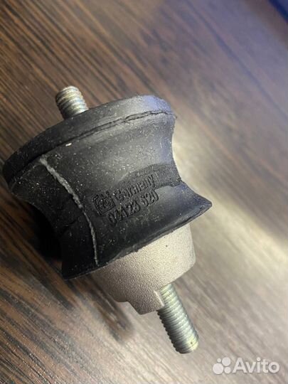 Опора кпп swag 20130027