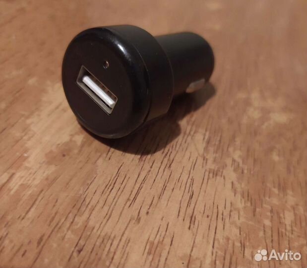 Автомобильное зарядное устройство для телефона