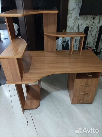 Компьютерный стол