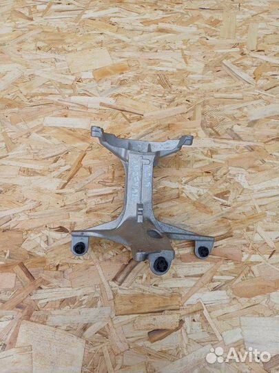 Кронштейн интеркулера Mercedes-Benz Glc C253