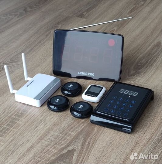 Кнопка вызова официанта, часы, табло, пуль, репите