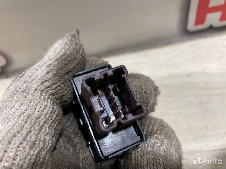 Кнопка обогрева сидений Nissan Pathfinder R 51