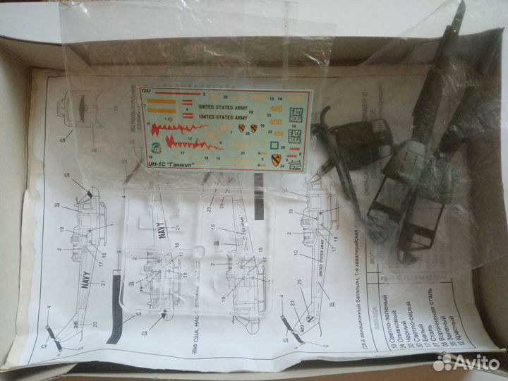Сборная модель вертолета UH-1D