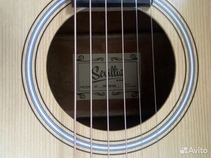 Акустическая гитара