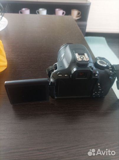 Зеркальный фотоаппарат canon