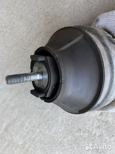 Подушка двигателя Volkswagen Passat B5