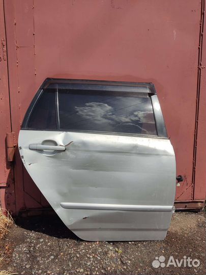 Дверь Toyota fielder 2001г