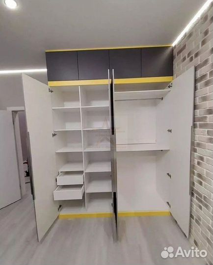 Шкаф