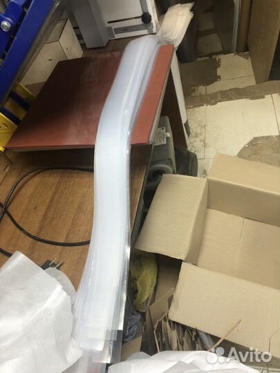 Обрезки прозрачного пластика