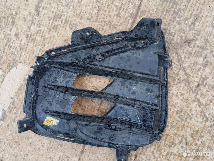 Окантовка противотуманной фары правая Kia K5