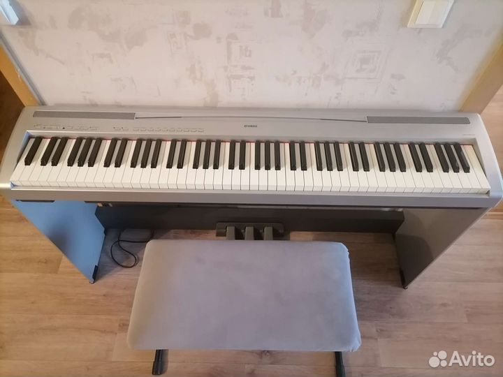 Цифровое пианино Yamaha + банкетка