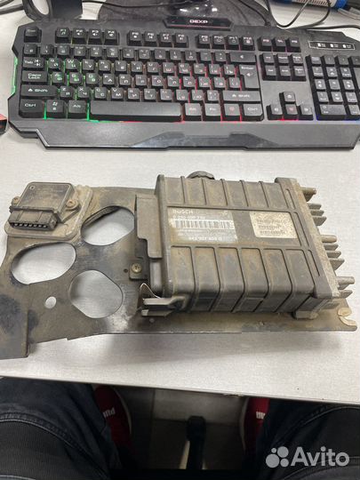 Блок уроавления двигателем 443907403G