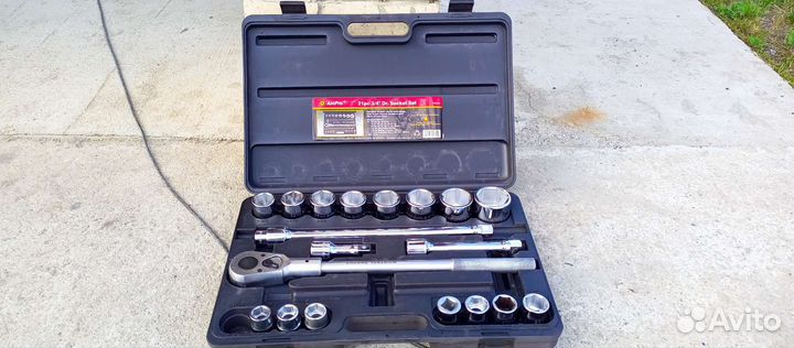 Набор инструментов для автомобиля