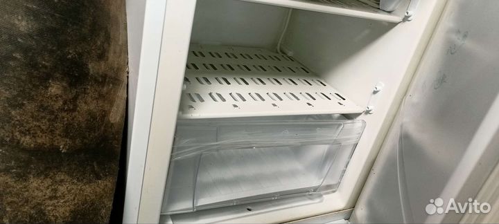 Холодильник Indesit