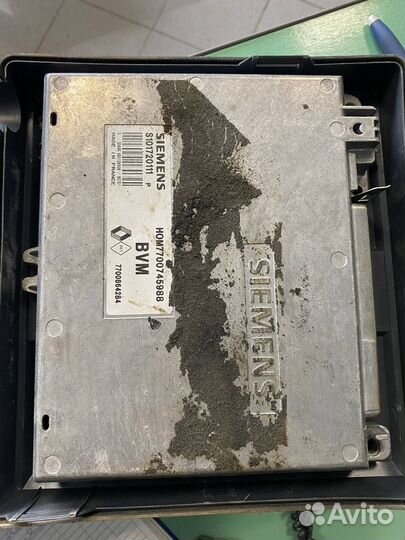 Renault Safrane эбу с корпусом