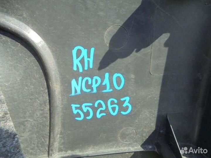 Обшивка правая Toyota Vitz SCP10 1SZ-FE 2003/11