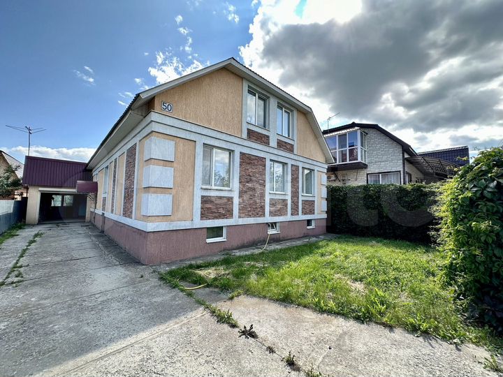 Дом 220 м² на участке 5,5 сот.