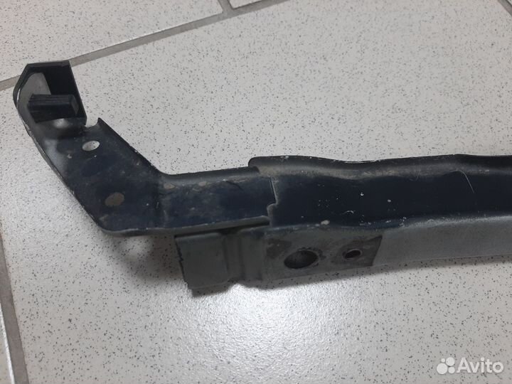 Планка крепления замка капота Land Cruiser 200 14