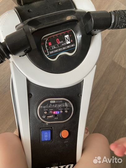 Детская машина электромобиль