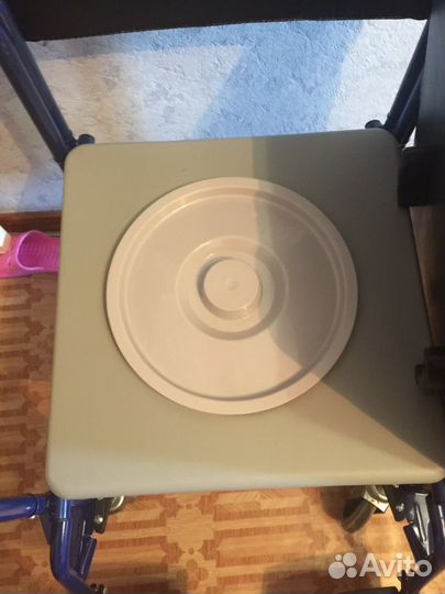 Инвалидное кресло с санитарным оснащением