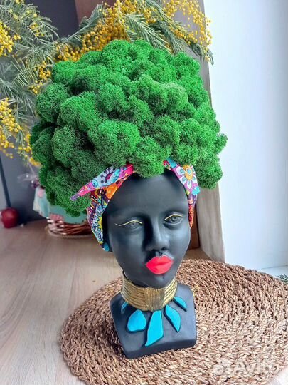 Кашпо голова Африканки со мхом ягелем