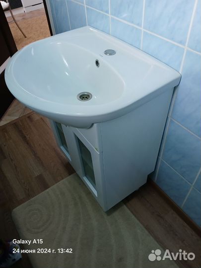 Раковина с тумбой в ванную