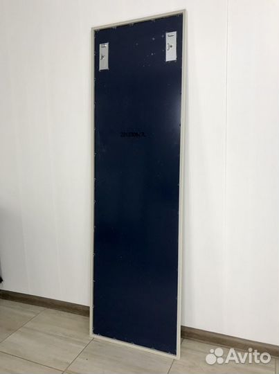 Зеркало в белой раме