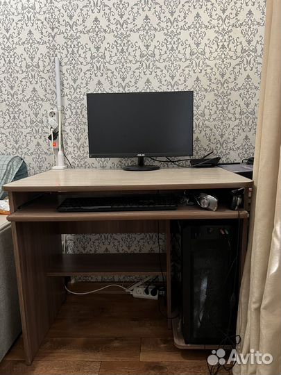 Компьютерный стол