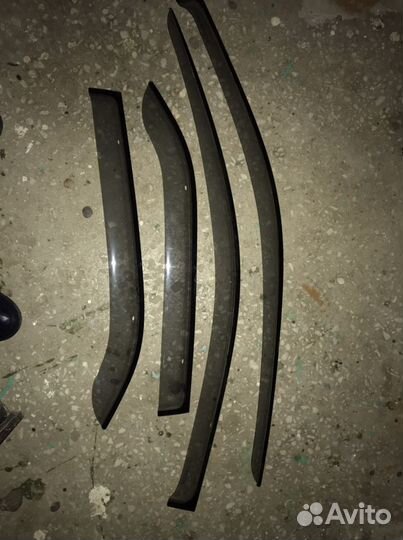 Продам оригинальные дефлекторы на Тойота камри v50