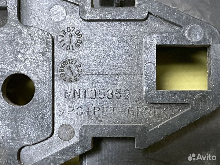 Ручка задняя левая внутренняя Mitsubishi Outlander