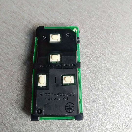 Смарт ключ Toyota Sienta Voxy Noah