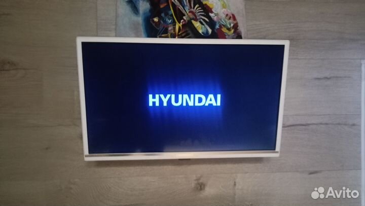 Телевизор SMART tv 24 дюйма белый